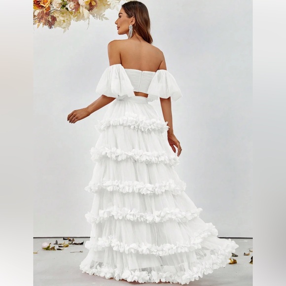 NEW -Puff sleeve drop neckline crop top and layered ruffled tulle maxi skirt set - Picture 3 of 8